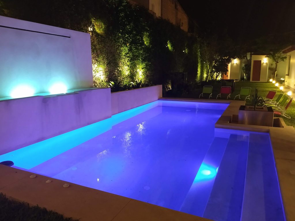 Piscina con iluminación interior 