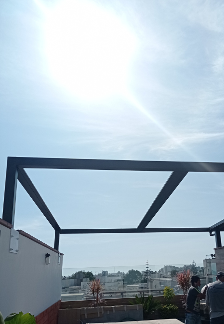 estructura metálica para sol y sombra de madera 