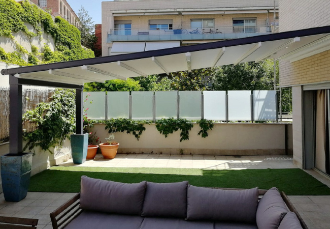 Pergola en terraza en jardin