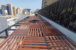 Sol y sombra tipo damero de aluminio