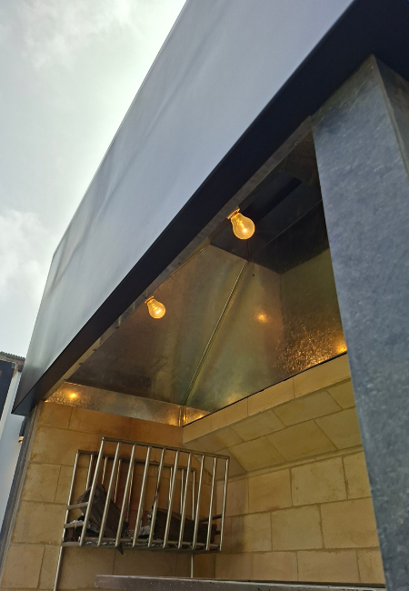 Interior de campana con acero galvanizado sin pintar